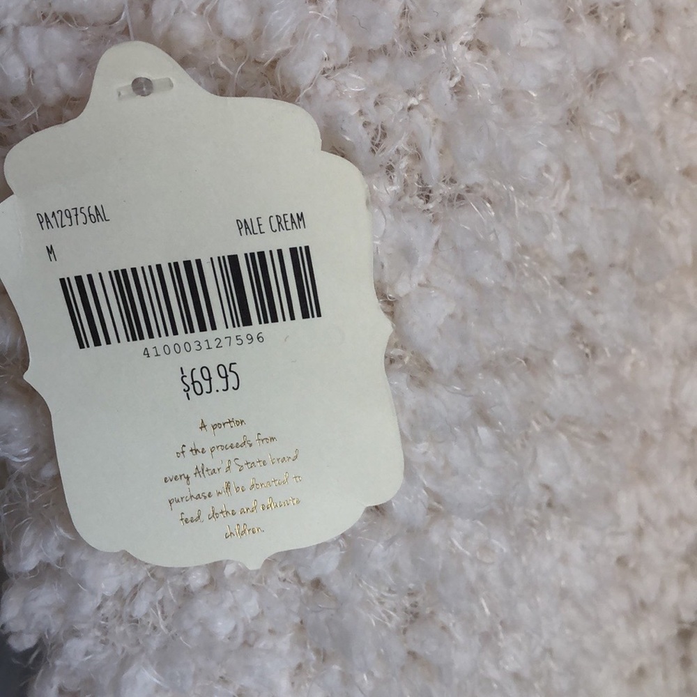 White Faux Fur “Eyelash Flyaway” Vest with Pockets NWT - Picture 2 of 16
